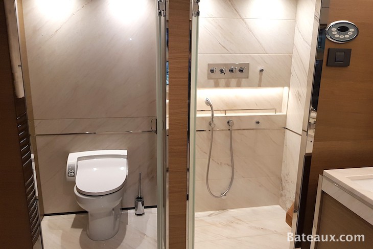 Photo Salle de bain cabine propritaire avec douche  jet