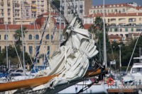 Proue d'Adria 1936 - un Ketch de 1934 dans le port de Cannes