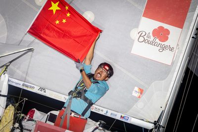 Aprs l'avarie, Chu Yi trouve sa voie vers Saint-Franois 