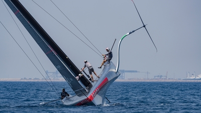 NEAR CAPSIZE IN CAGLIARI FOR LUNA ROSSA