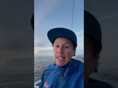 Premi�re soir�e en mer pour Francisca Clapcich et coude � coude avec les autres skippers 