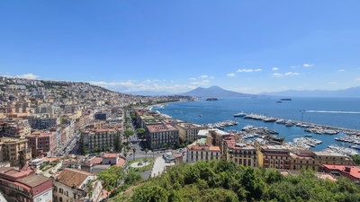 NAPLES, A NATURAL AMPHITHEATRE FOR THE AMERICA'S CUP