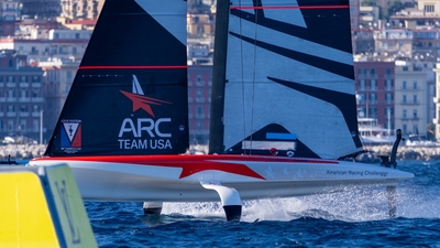 ARC TEAM USA SCORE FIRST BUT LUNA ROSSA 1 SHINE TO LEAD OVERNIGHT