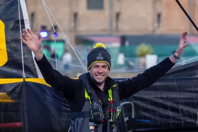 Nico D'Estais, l'histoire joyeuse du skipper au bateau jaune 