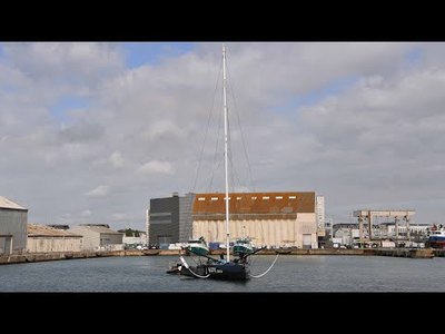 La Mise � l'eau de l'IMOCA April Marine d'Arnaud Boissi�res 